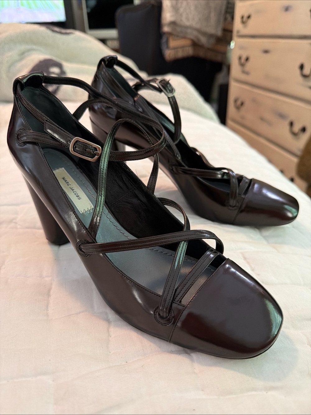 Marc Jacobs Metallic Leather Cross Cross Round Heel Pumps Heels Vintage 7.5